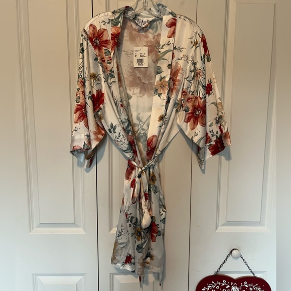 David's Bridal Other - David’s Bridal Dusty Floral Satin Robe Size L/XL